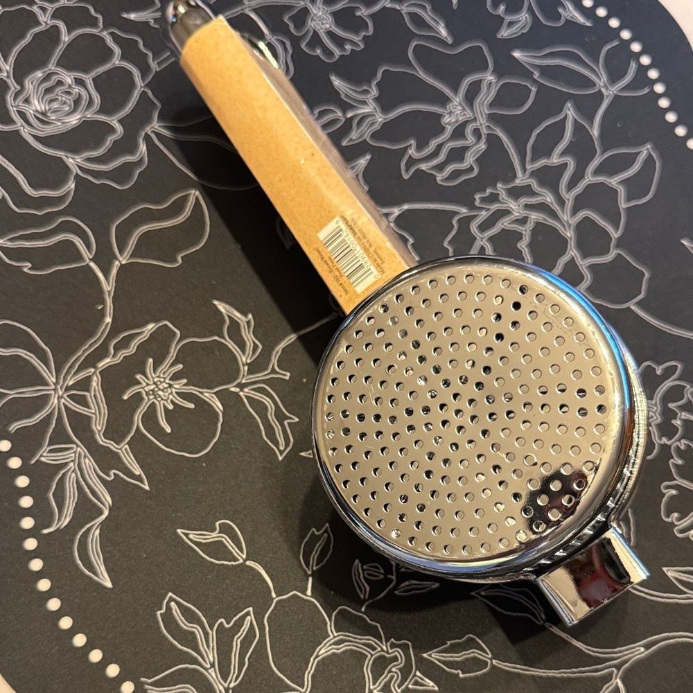 Norpro Silver Potato Ricer Fruit Press - Picture 3 of 3